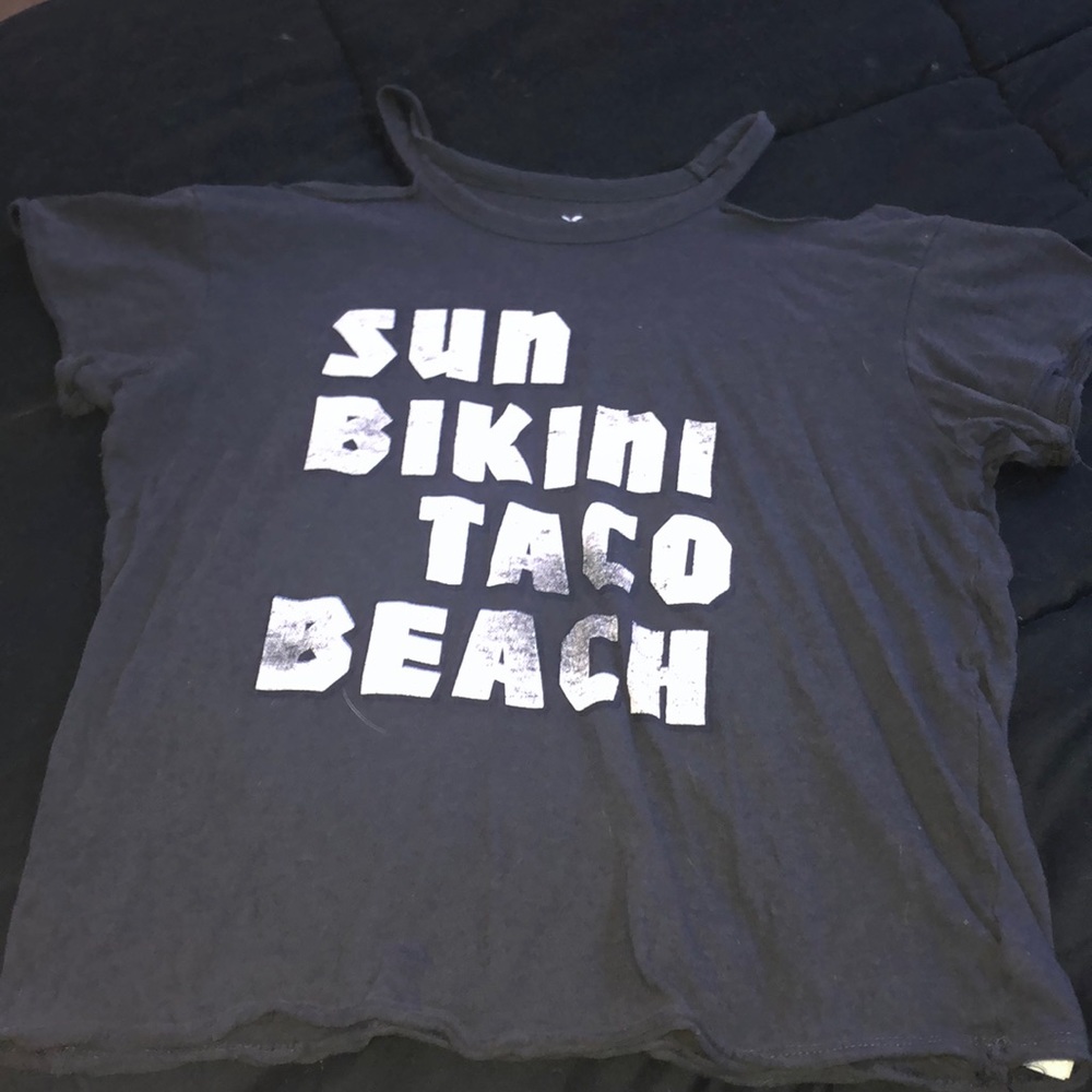 Short sleeve, Slit  shoulders